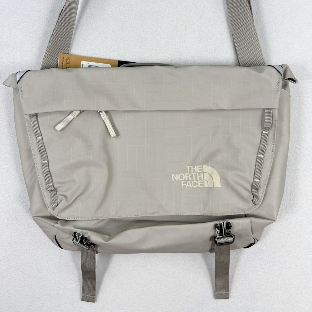 The North Face Base Camp Voyager Messenger Bag Soapstone NEW - Picture 8 of 10